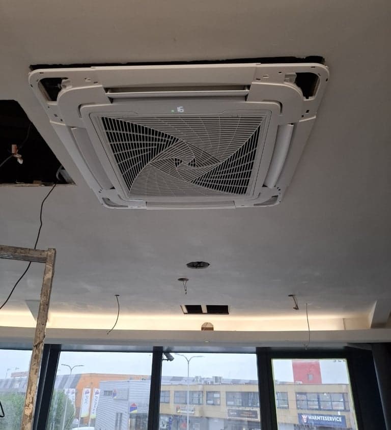 Airco buitenunit installatie
