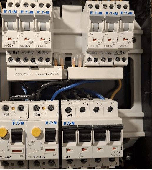 Professioneel elektriciteitswerk door SpiroTechniek